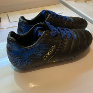 Size 13 Boy’s Brava Soccer Cleats